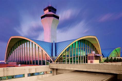 Arrivals at Lambert St Louis Airport (STL) .
